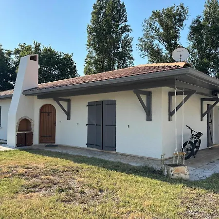Maison Au Calme Avec Piscine Et Jardin Prázdninový dům *
